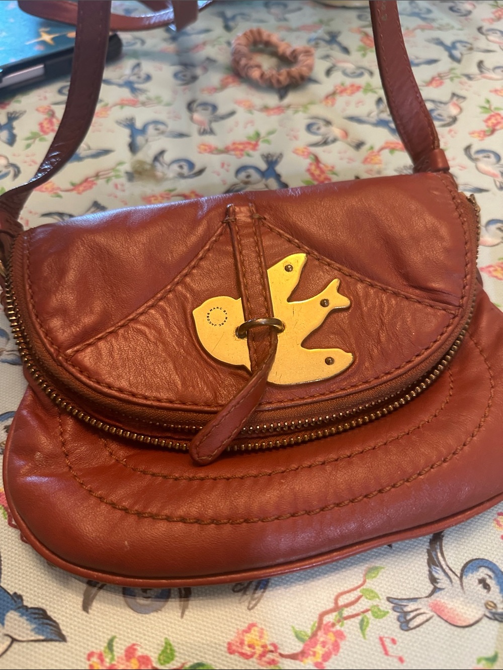 Marc Jacobs Petal to the Metal  Crossbody mini Bag in cognac with Brass Accent